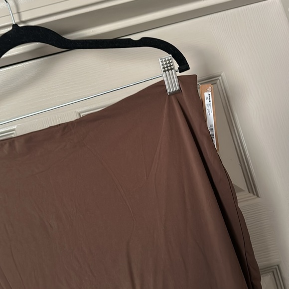 SKIMS | Fits Everybody Long Skirt - Picture 7 of 11
